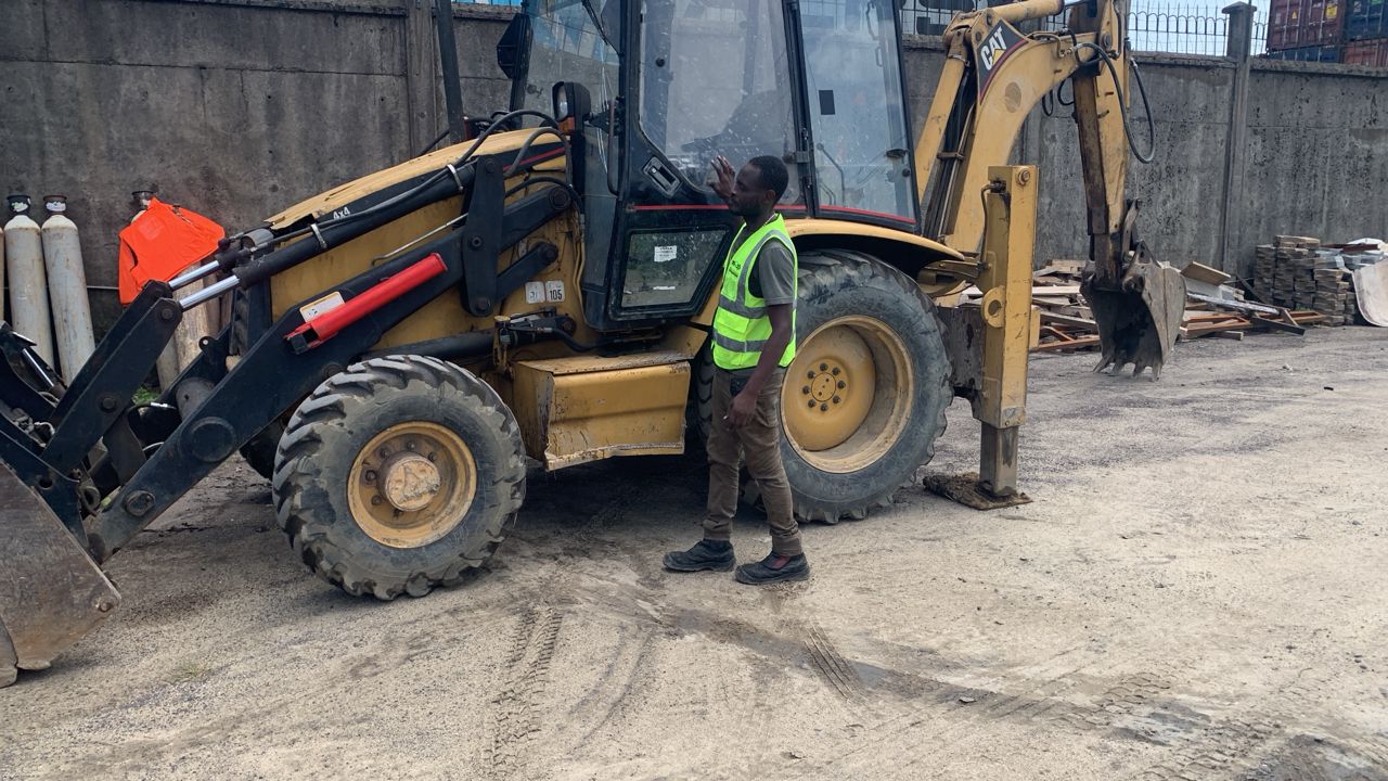 Ouverture de Tranchées / CAT 428C